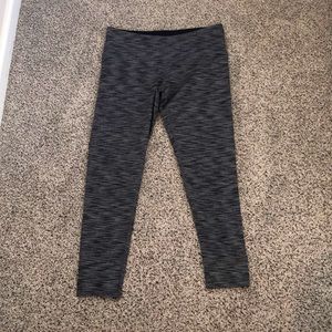WOMENS AIZE MEDIUM GRAY LEGGINGS